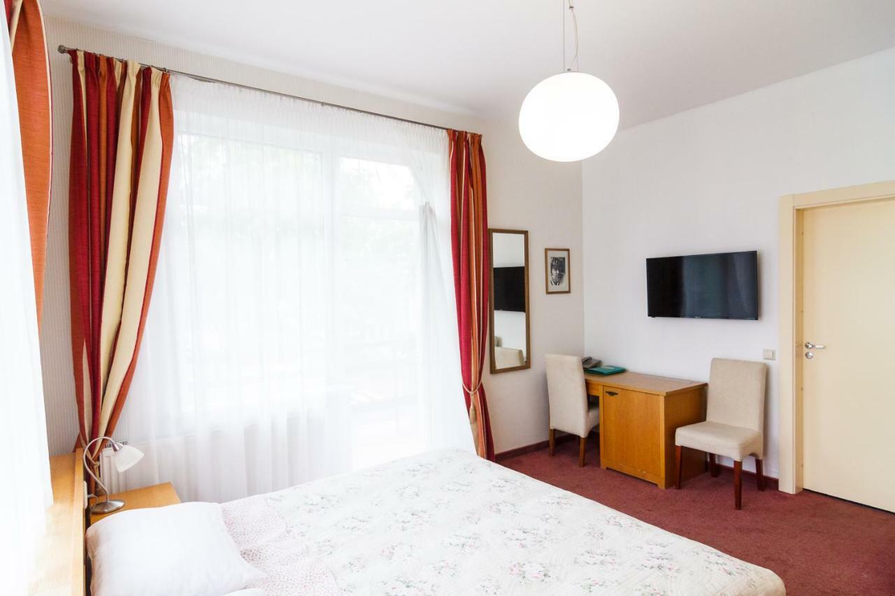 Hotel Vila Diemedis Паланга Екстер'єр фото