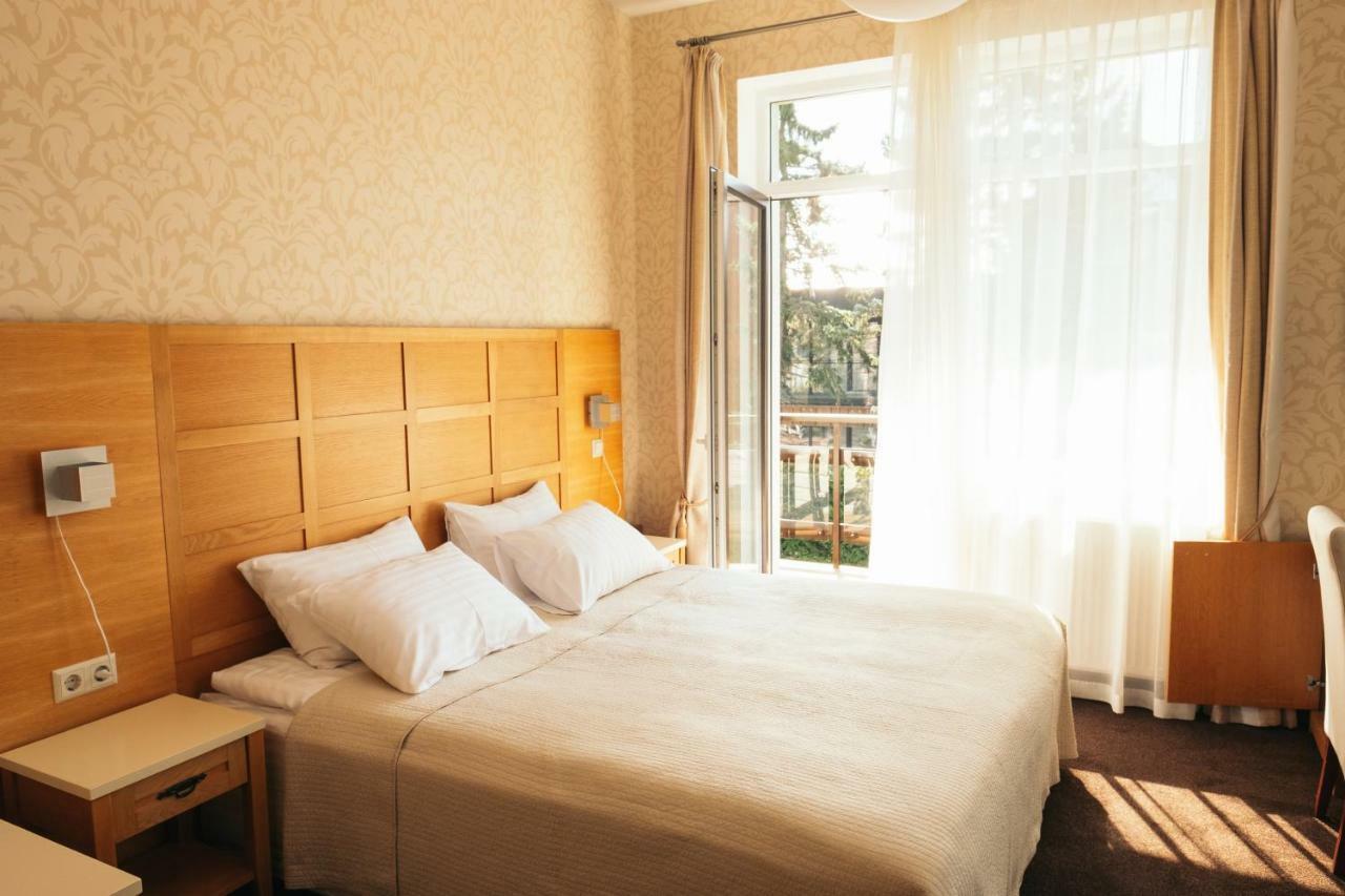 Hotel Vila Diemedis Паланга Екстер'єр фото